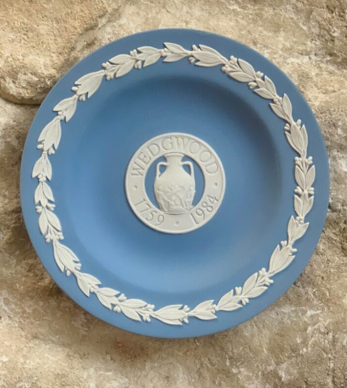 1759 1984 souvenir wedgwood blue jasperware catchall in original box 0143