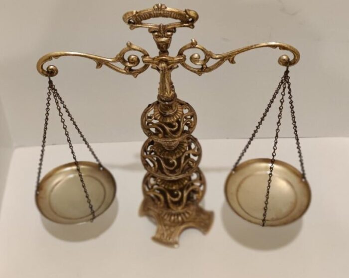 1960s hollywood regency ornate decorative filigree balance scale 6420