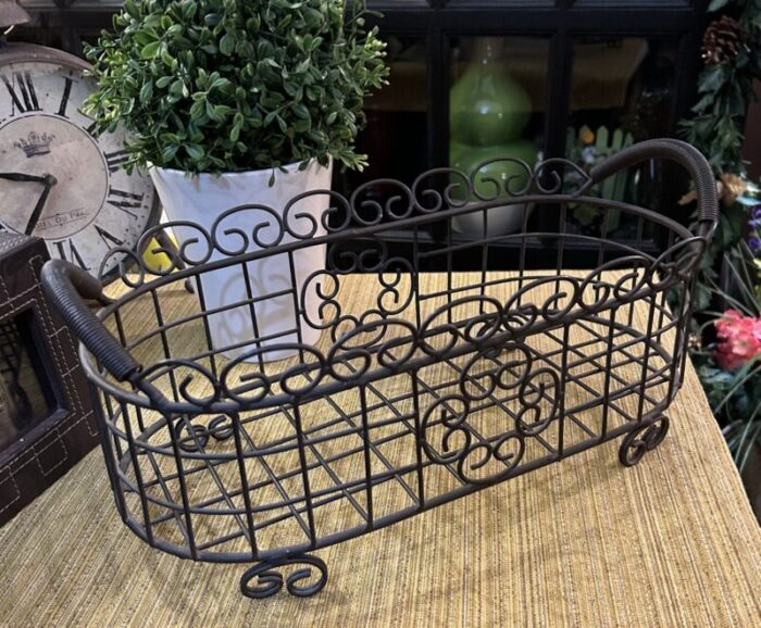 1980s vintage farmhouse centerpiece heavy gauge metal wire basket with handles 4162