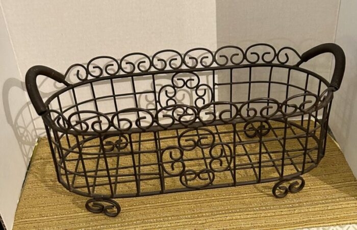 1980s vintage farmhouse centerpiece heavy gauge metal wire basket with handles 8549