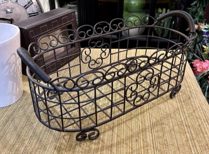 1980s vintage farmhouse centerpiece heavy gauge metal wire basket with handles 8958