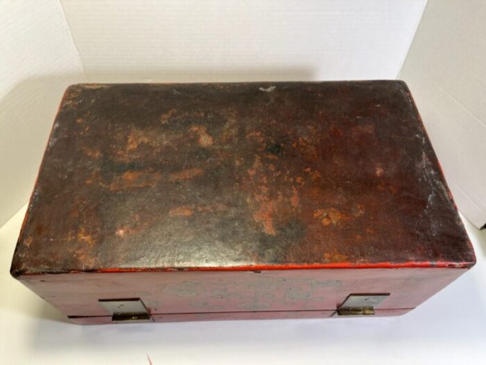 19th century qing dynasty chinese hangzhou xutang fang kaizhou gold painted red cowhide box 0436