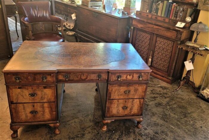 Queen Anne Style Pedestal Desk 12 master