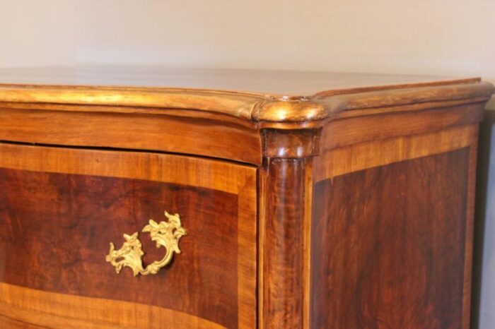 antique chest of drawers in walnut 1740s 5