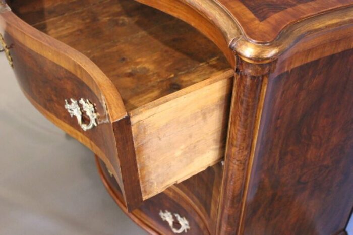 antique chest of drawers in walnut 1740s 7