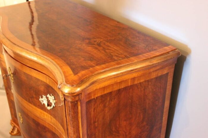 antique chest of drawers in walnut 1740s 9