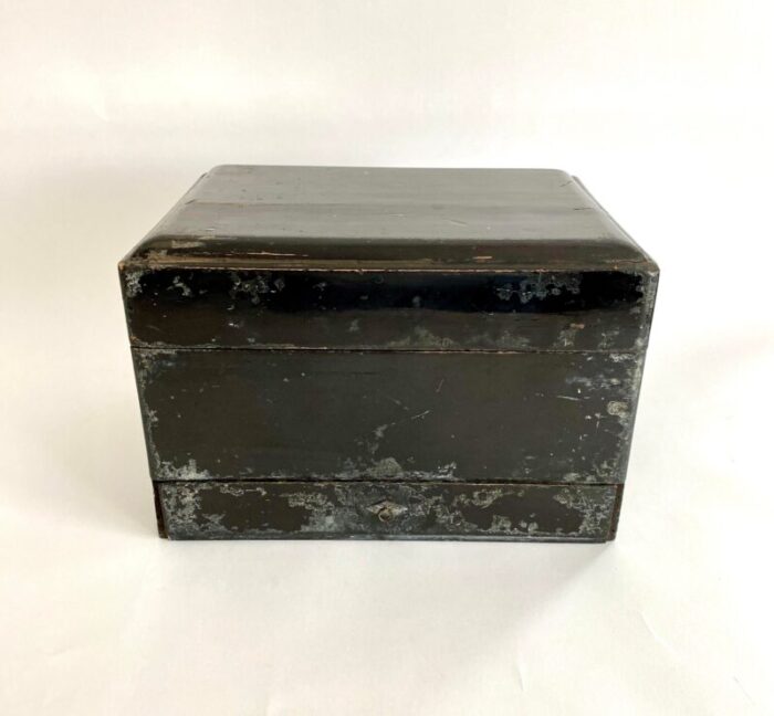 antique japanese lacquered divided box 0842