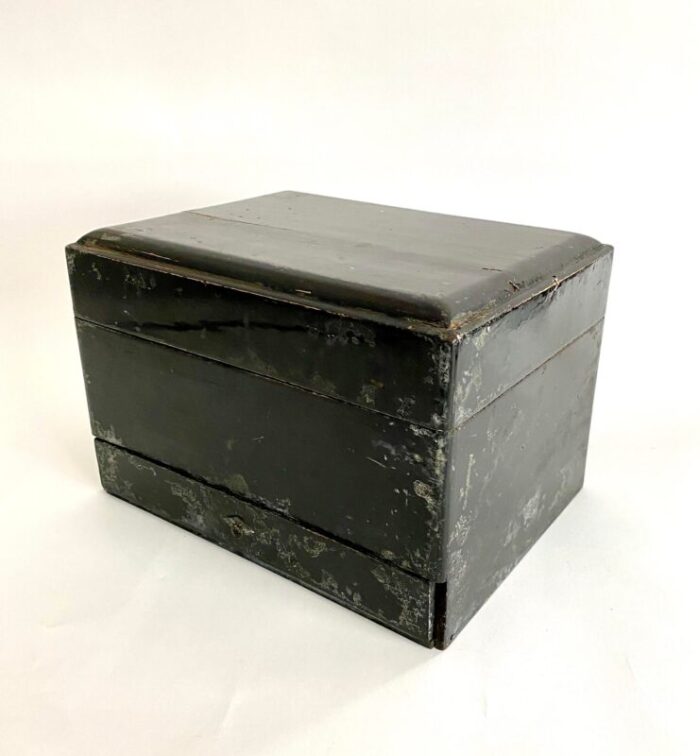 antique japanese lacquered divided box 9327