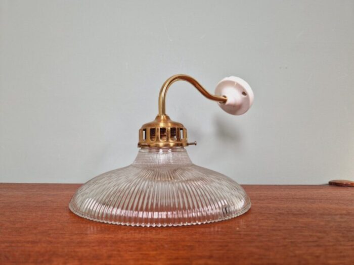 art deco wall light in brass and clear grooved glass 1930s 3