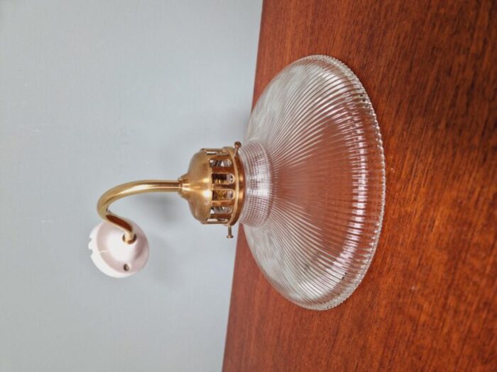 art deco wall light in brass and clear grooved glass 1930s 4