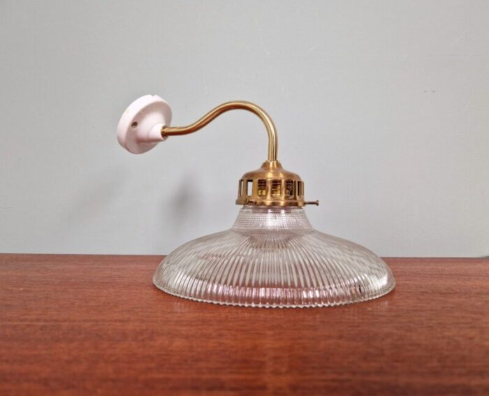 art deco wall light in brass and clear grooved glass 1930s 7