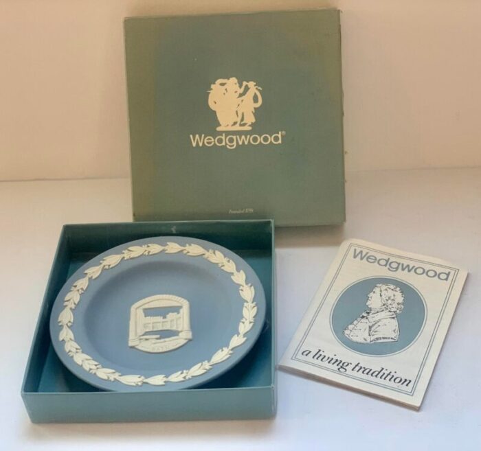 bath souvenir wedgwood blue jasperware catchall in original box 4661