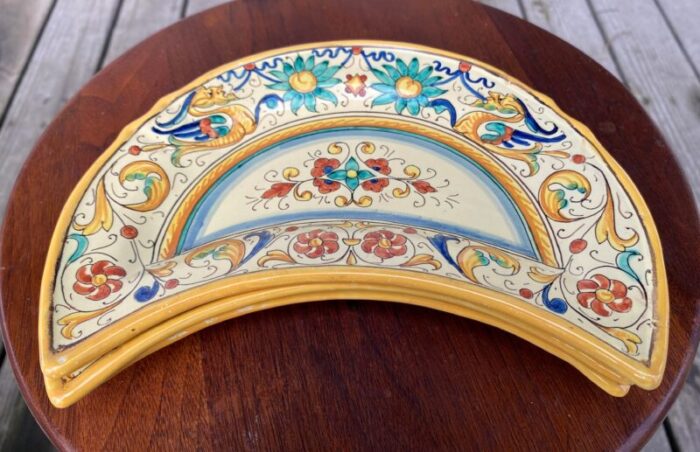 early 20th century deruta italy ceramic crescent plates with raffaelesco pattern set of 3 5534