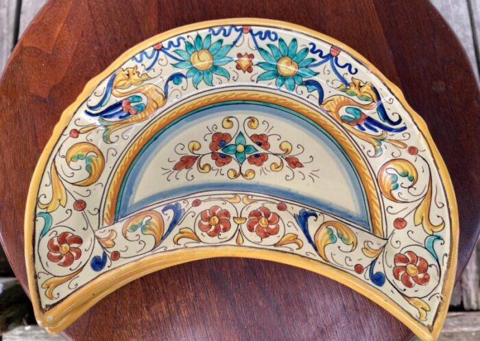 early 20th century deruta italy ceramic crescent plates with raffaelesco pattern set of 3 7259