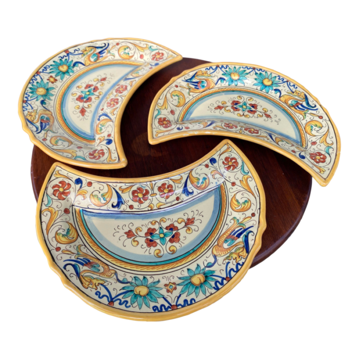 early 20th century deruta italy ceramic crescent plates with raffaelesco pattern set of 3 9241