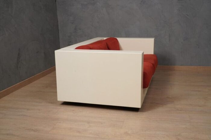 mod saratoga white and red sofa by massimo vignelli 1964 0782