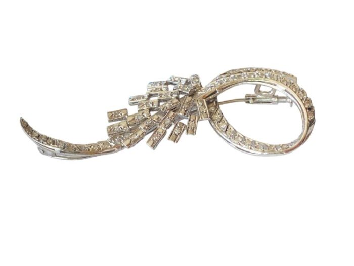 rare 1930s ladies platinum and diamond swirl pin 9146