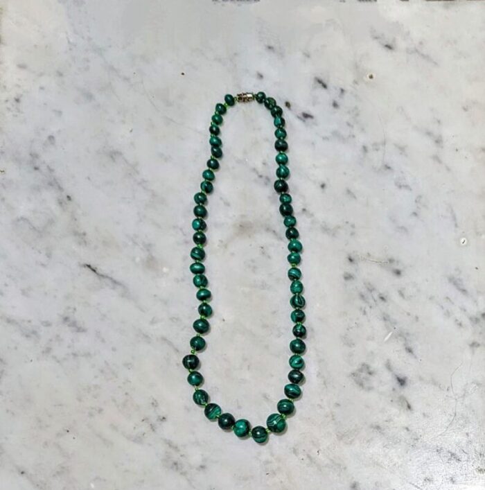 vintage hand strung malachite 18 inch necklace 1771