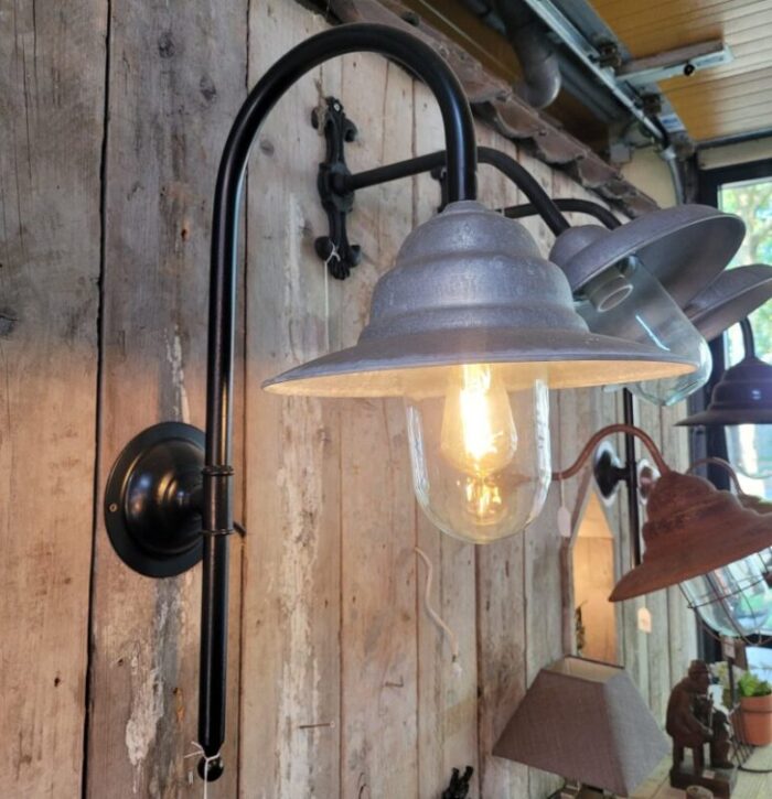 zinc black middle barn light 2