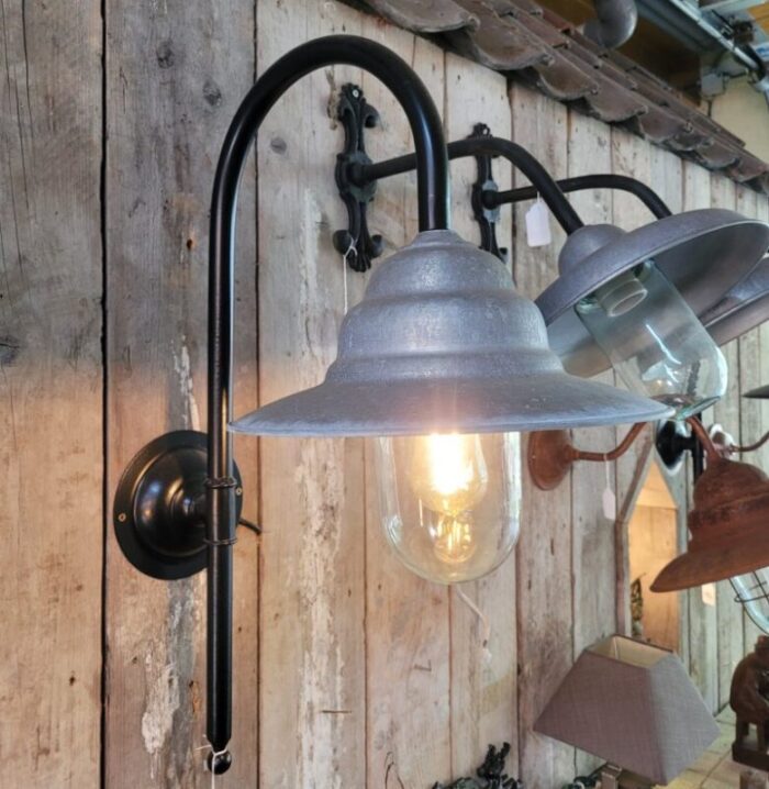 zinc black middle barn light 3